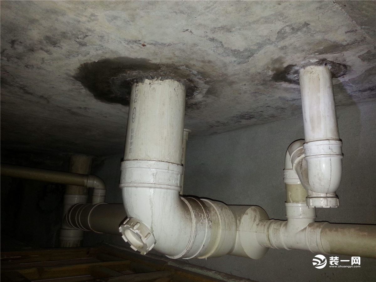 卫生间渗水漏水如何处 1,管道渗水的判断 管道渗漏是指上下水管